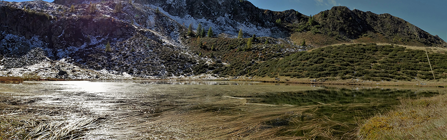 Lago Piccolo (1896 m) ricoperto in gran parte da piante acquatiche